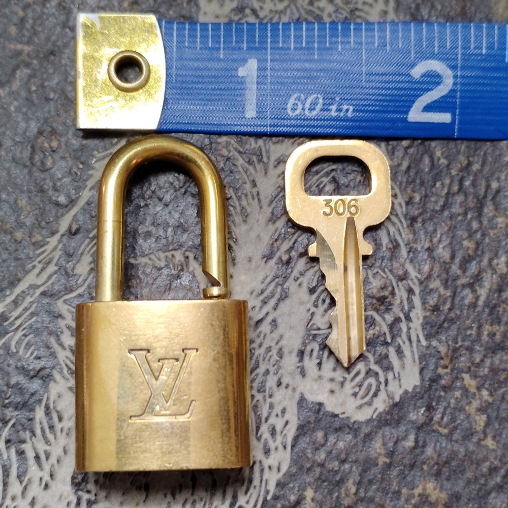 Louis Vuitton 🔥🔥🔥 !!!Authentic!!! Lock With Key - Picture 7 of 8